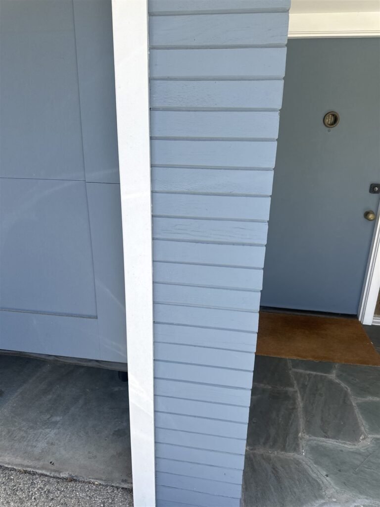 Blue horizontal siding on a Los Angeles home